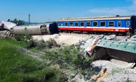 Hiện trường vụ tàu lật.