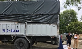 Phát hiện xe chở mỡ động vật không có giấy tờ