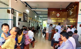 Nhiều du khách nhập viện vì ngộ độc thực phẩm sáng 26/5