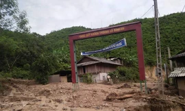 Sau 10 ngày bị lũ công phá, nhiều bản làng ở Mường Lát vẫn bị cô lập