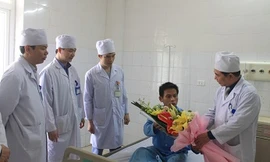 Thay động mạch chủ nhân tạo thành công cho bệnh nhân