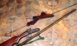 Phát hiện 2 vợ chồng tử vong cạnh khẩu súng kíp tại nhà riêng