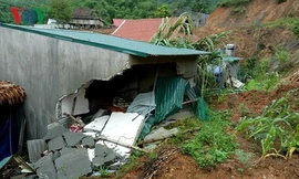 Mưa lớn gây sạt lở đất, 1 cháu bé tử vong