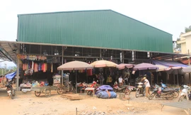 Chợ chưa xây dựng xong, doanh nghiệp đã tăng giá thu phí