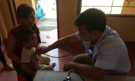 Lập phòng khám 'dã chiến' cứu trợ người dân vùng lũ Thanh Hoá