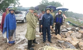 Chủ tịch UBND Nguyễn Đình Xứng kiểm tra công tác phòng, chống bão tại huyện Quảng Xương