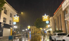 Mưa lớn ảnh hưởng tới các chương trình nghệ thuật ngoài trời đêm giao thừa