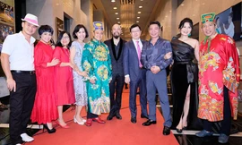 Dàn nghệ sĩ Táo quân khuấy động thảm đỏ. Ảnh: HOÀNG MẠNH THẮNG