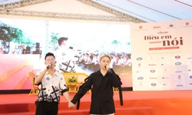 Bảo Hân và Quang Anh hát, kể chuyện bạo lực trắng