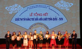 Trao giải cho các diễn viên trẻ tài năng
