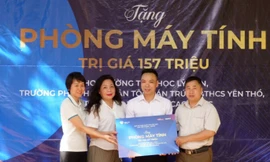 Trao phòng máy tính cho học sinh vùng khó khăn tỉnh Cao Bằng