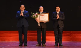 Nhà thơ Hữu Thỉnh được trao giải A cho tác phẩm lý luận, phê bình.