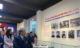 Khai mạc triển lãm về 90 năm thành lập Đảng tại Bảo tàng Lịch sử quốc gia Việt Nam. Ảnh: Nguyên Khánh