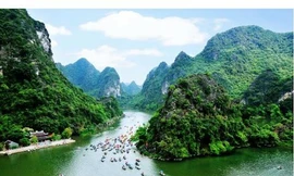 Triển lãm ‘Di sản văn hóa, danh thắng Việt Nam và Sản phẩm thủ công truyền thống’ diễn ra tại Ninh Bình