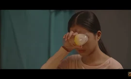 Hân khóc vì không đủ tiền mua sữa cho con