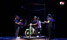 Vở diễn "Cô gái và chiếc xe máy"