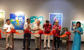 Bị yêu cầu gỡ tranh vẽ Hồ Xuân Hương, họa sĩ xin dừng triển lãm 