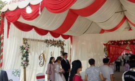 Bộ VHTTDL vận động người dân lùi đám cưới do COVID-19