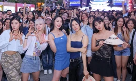 Nhóm Hàn Quốc nhảy 'See tình', nói cảm ơn bằng tiếng Việt