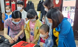 Văn Miếu - Quốc Tử Giám đông đúc, đón 10.000 khách mỗi ngày