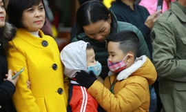 Nhiều người dân đeo khẩu trang trước nguy cơ lây lan dịch corona