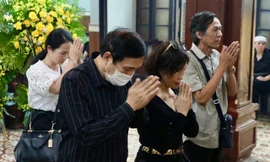 NSND Khải Hưng, Lan Hương, Bùi Bài Bình đưa tiễn NSND Nguyễn Hữu Phần