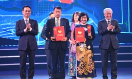 Hai giải A cho sách về biển đảo và sách thiếu nhi 'Chào Tiếng Việt' 