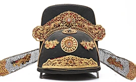 Chiếc mũ quan triều Nguyễn được đấu giá thành công ở Tây Ban Na