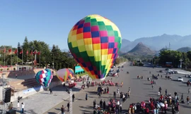 Khai mạc giải đấu dù lượn và hoạt động khinh khí cầu của Lai Châu