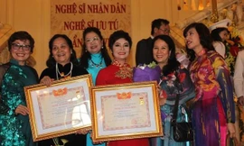 Xét danh hiệu nhân dân, ưu tú cho nhà văn, kiến trúc sư, nhiếp ảnh gia: Vô lí, không cần thiết