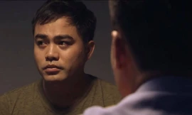 Hoàng mỏ bị lấy lời khai, tuy nhiên trước đó nhận được lời cảnh báo giấu trong bát cơm tù