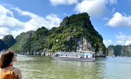 Chương trình kích cầu du lịch góp phần thu hút đông đảo khách tới các điểm du lịch hậu COVID-19. Ảnh: NGUYÊN KHÁNH