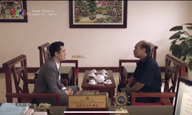 Mai Hồng Vũ chạy tới cửa Trưởng Ban Nội chính