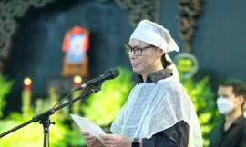 NSƯT Trần Lực và người thân tiễn biệt cha NSND Trần Bảng