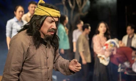 NSƯT Quang Thắng tham gia vở diễn "Làng song sinh" do NSND Trung Hiếu dàn dựng