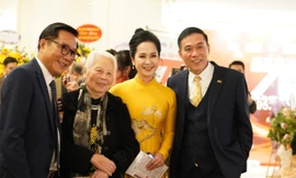 Quốc Khánh, Trọng Trinh và dàn nghệ sĩ nổi tiếng Nhà hát Kịch Việt Nam