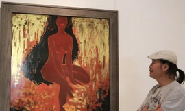 Tranh nude tôn vinh đường cong phụ nữ Việt Nam