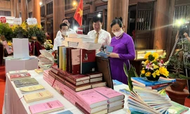 Khai mạc trưng bày sách, tư liệu mừng sinh nhật Bác tại khu lưu niệm Cát Tường