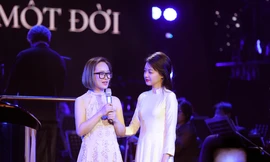 Con gái nghẹn ngào trong đêm nhạc tưởng nhớ nhạc sĩ Phú Quang