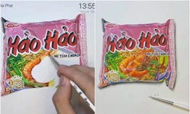 Bất ngờ với bức tranh vẽ gói mì y như thật khiến cư dân mạng ngỡ ngàng