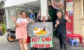 Đôi bạn trẻ đi khắp Sài Gòn vẽ "hạnh phúc" cho những người bán hàng rong