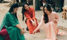 Hoa hậu Thanh Thủy, Lương Thùy Linh và Thiên Ân rủ nhau chơi ô ăn quan 