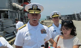 Trên chiến hạm Mỹ ở Đà Nẵng
