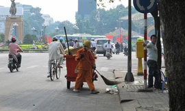 Tết luôn là thời gian cao điểm làm việc của các công nhân vệ sinh