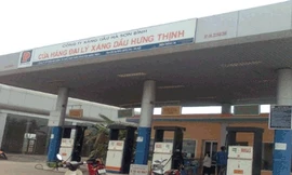 Một cửa hàng pha nước vào xăng ở Hà Nội