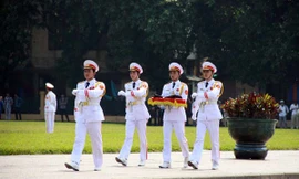 Lễ treo cờ rủ Quốc tang Đại tướng Võ Nguyên Giáp