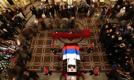 Hàng nghìn người tiễn biệt cha đẻ AK-47