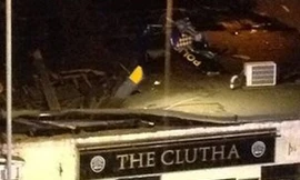 Trực thăng cảnh sát ‘hạ cánh’ trên nóc quán rượu