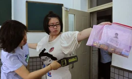 Thi đại học, nữ sinh bị kiểm tra áo ngực