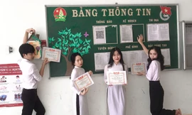 Teen khoe phiên bản "giấy khen không màu" đính kèm loạt danh hiệu "ướp muối" siêu lầy lội